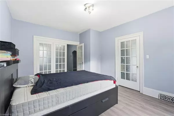 Hamilton, ON L8R 2Y1,117 Ray Street N