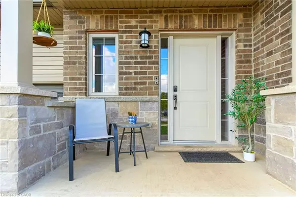 Smithville, ON L0R 2A0,17 Dennis Drive