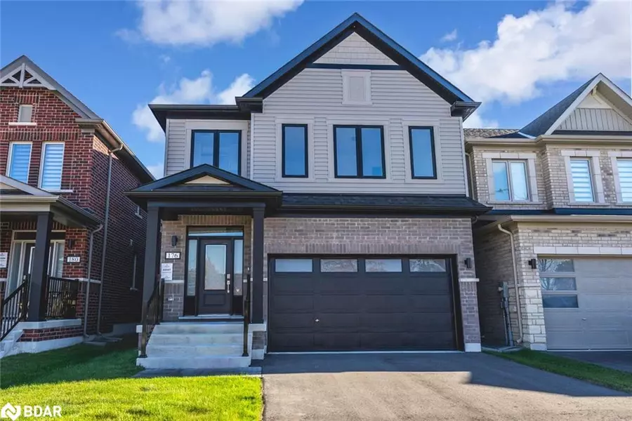 176 Durham Avenue, Barrie, ON L9J 0Z4