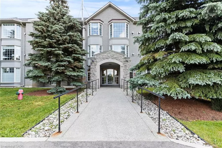 990 Golf Links Road #301, Ancaster, ON L9K 1J8