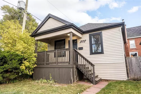 222 Kensington Avenue N, Hamilton, ON L8L 7N7