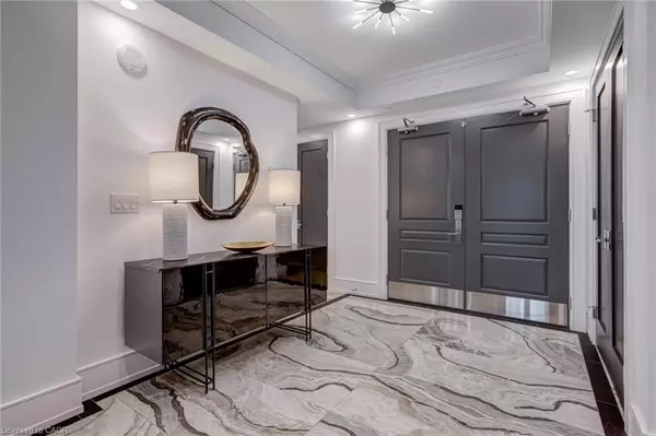 Burlington, ON L7R 0G2,2060 Lakeshore Road #308