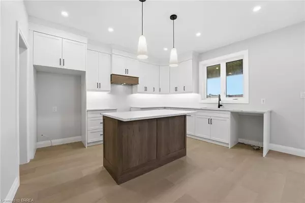 Paris, ON N3L 0J6,102 Oak Avenue