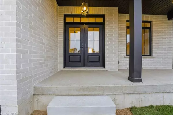 Paris, ON N3L 0J6,102 Oak Avenue