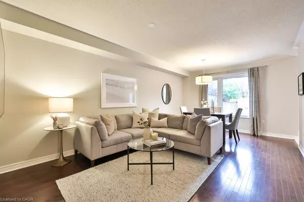 Oakville, ON L6M 3Z7,2247 Hummingbird Way