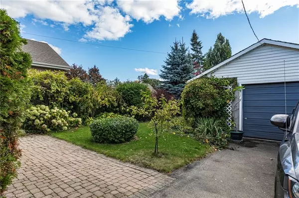 Hamilton, ON L8K 2A9,8 Sylvia Crescent