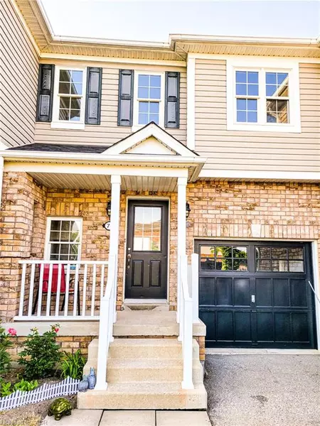 71 Bloomington Drive, Cambridge, ON N1P 1J5