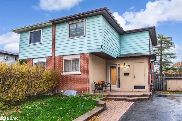 29 Chaucer Crescent, Barrie, ON L4N 4T8