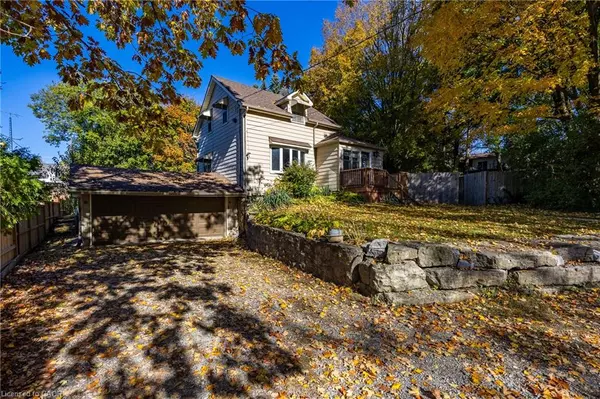 Waterford, ON N0E 1Y0,17 Mechanic Street W