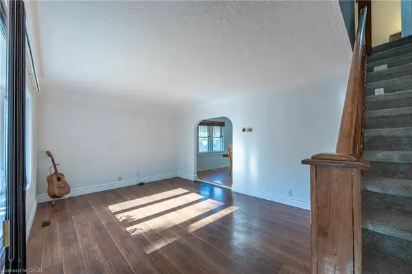 Waterford, ON N0E 1Y0,17 Mechanic Street W