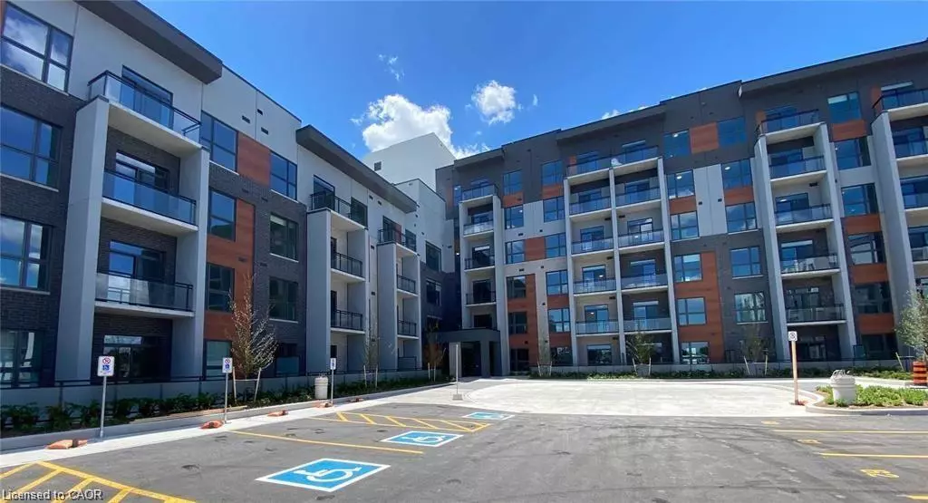 95 Dundas Street W #202, Oakville, ON L6M 5N4