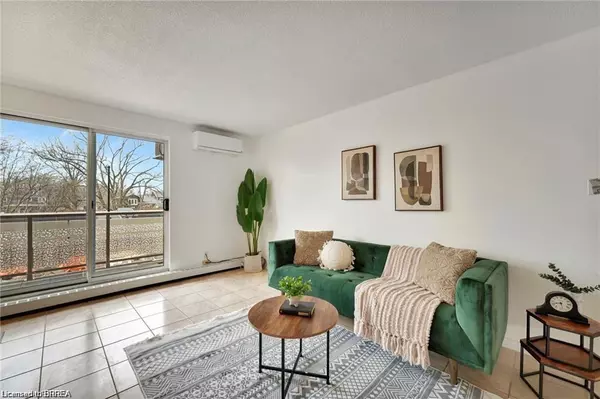 Brantford, ON N3S 7J3,793 Colborne Street E #207