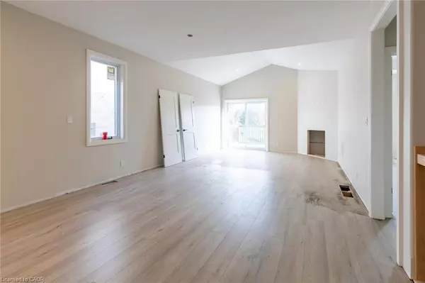 Waterford, ON N0E 1Y0,51 Norfolk Street