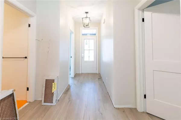 Waterford, ON N0E 1Y0,51 Norfolk Street