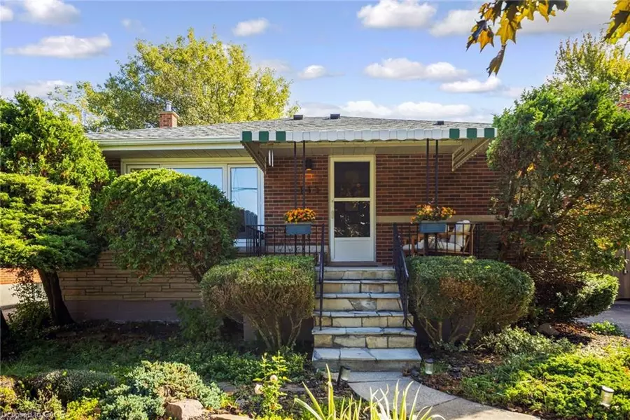 115 Welbourn Drive, Hamilton, ON L9A 3N5