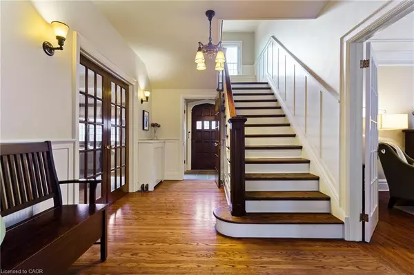 Hamilton, ON L8S 4C3,2 Oak Knoll Drive