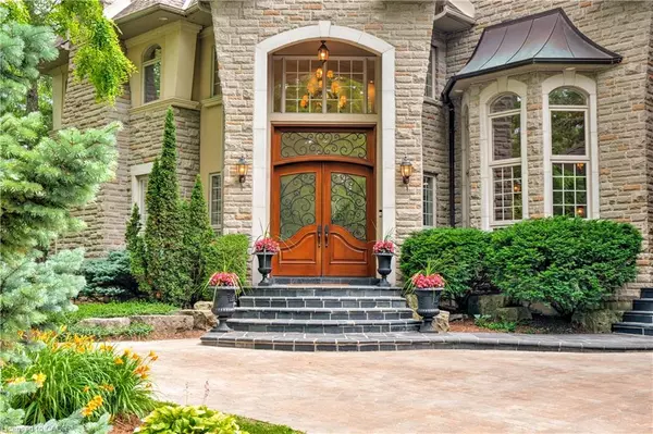 Burlington, ON L7L 2X1,106 Appleby Place