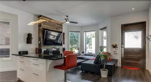 Hamilton, ON L8L 5B8,12 West Avenue N #2