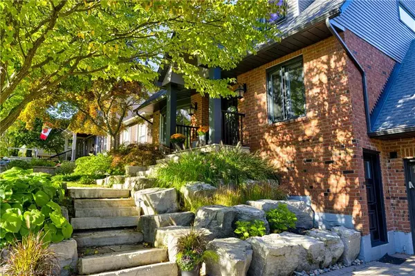 Waterdown, ON L8B 0G4,6 Mays Crescent