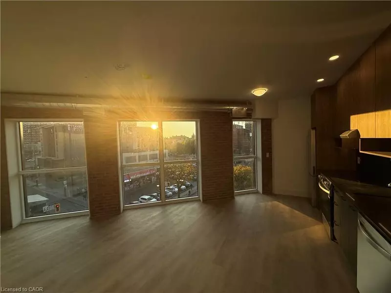 206 King Street W #402, Hamilton, ON L8P 1A5