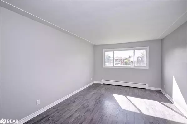 Kitchener, ON N2G 3V9,280 Sydney Street #B4