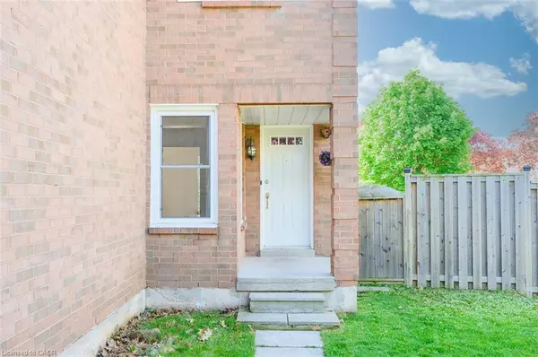 Oakville, ON L6H 4M5,2030 Glenada Crescent