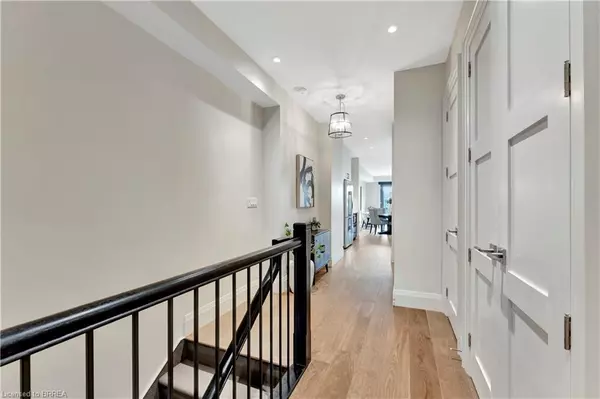 Paris, ON N3L 2L9,7 Grand River Street N #204