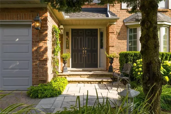 Ancaster, ON L9K 1A9,19 Honeysuckle Crescent