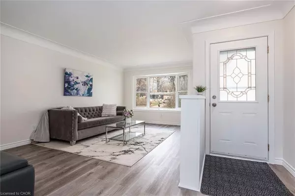 Waterloo, ON N2J 2B5,63 Ellis Crescent S