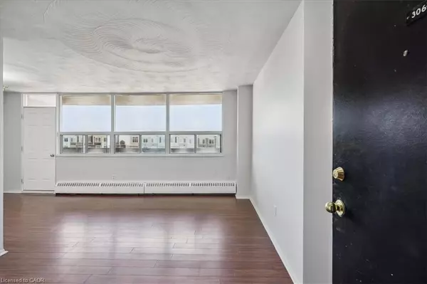 Hamilton, ON L8K 5J2,15 Albright Road #306