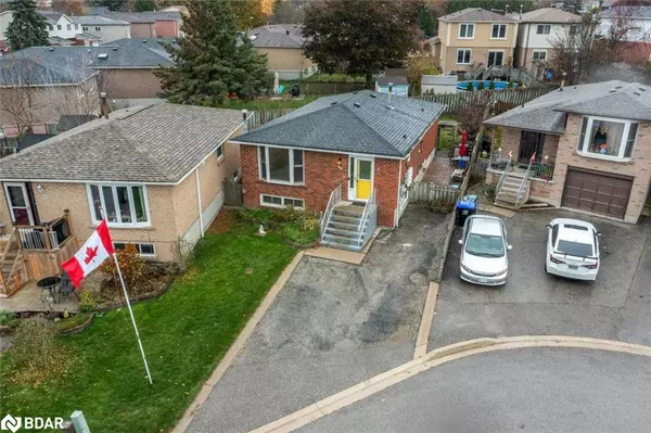 14 Maple Court, Bradford, ON L3Z 2C3