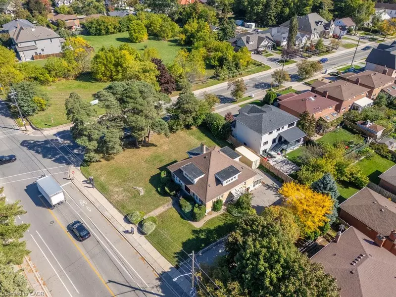 160 King Street E, Mississauga, ON L5A 1T2