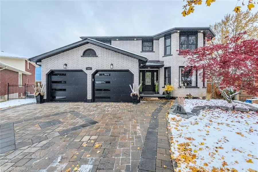 11 Royal Oak Drive, Brantford, ON N3R 7P2