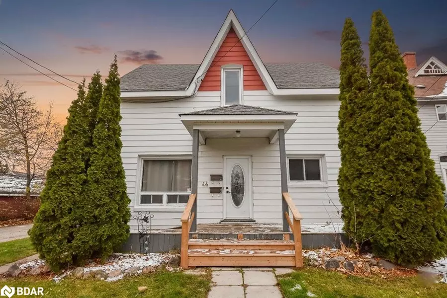 44 Parkside Drive, Barrie, ON L4N 1W9