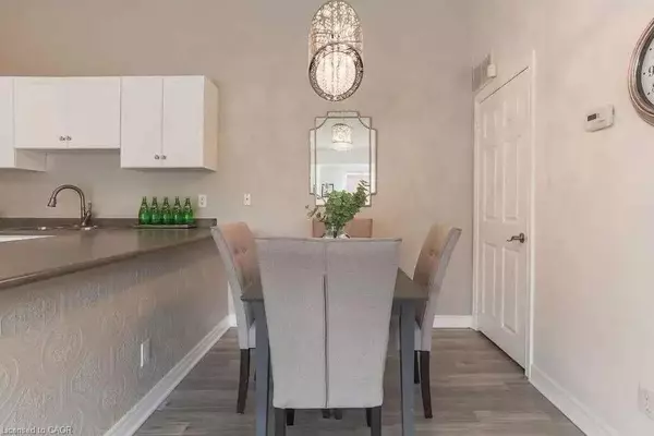 Burlington, ON L7M 4R4,4140 Foxwood Drive #1005