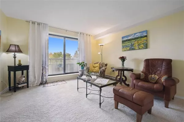 Guelph, ON N1H 7J7,93 Westwood Road #403