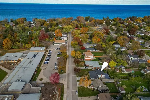 Grimsby, ON L3M 2R6,15 Grand Avenue