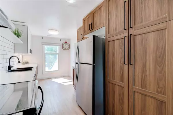 Burlington, ON L7P 3W8,2261 Leominster Drive