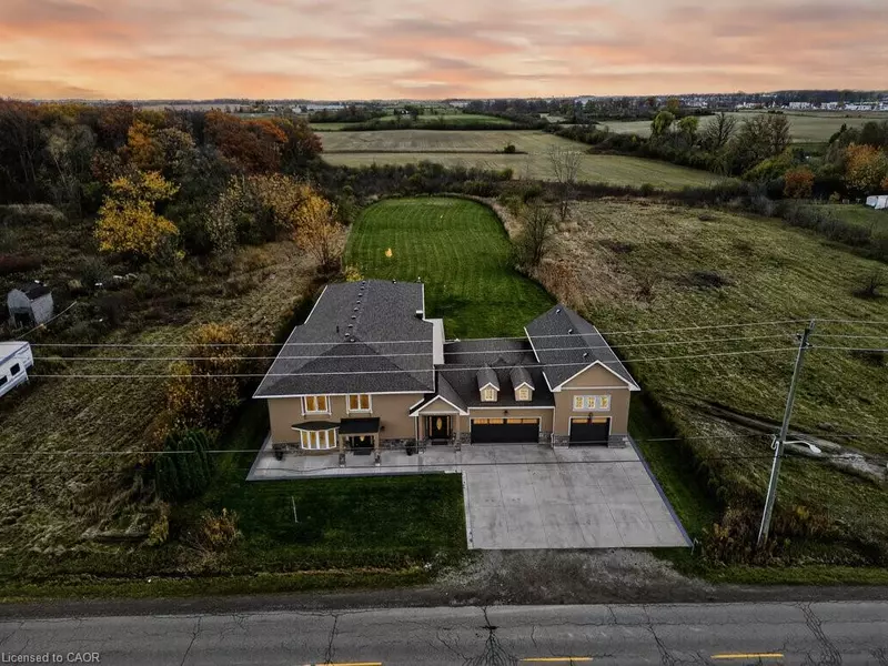 74 Green Mountain Road E, Stoney Creek, ON L8J 2W4