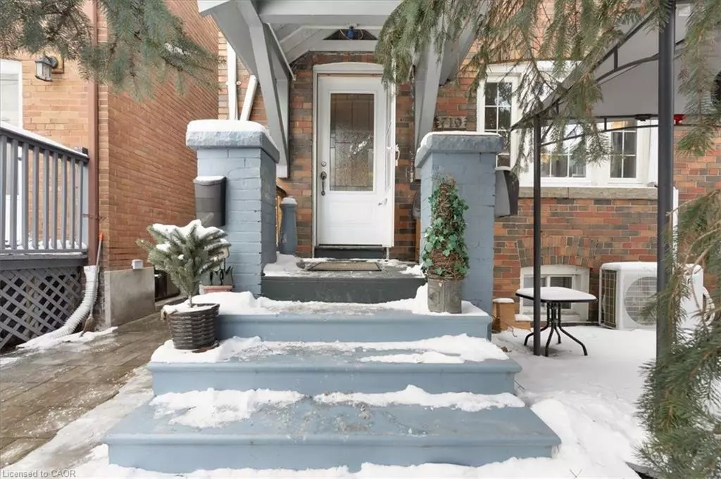 Toronto, ON M4E 1R8,719 Kingston Road