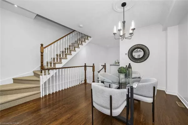 Toronto, ON M8Y 1E8,38A Mendota Road #3