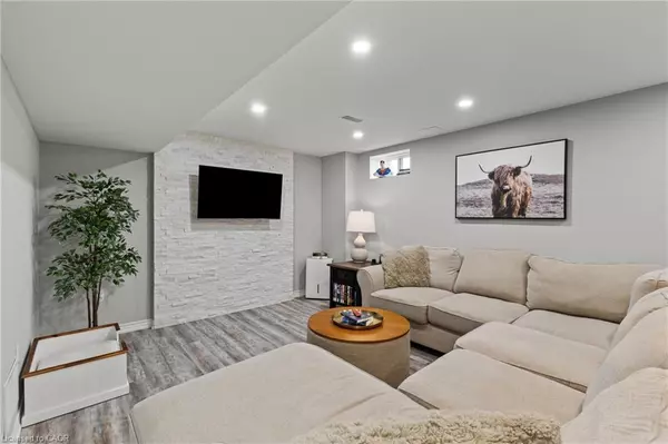 Thorold, ON L3B 0G2,62 Esther Crescent #Lower