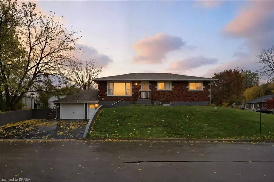 31 Oakwood Avenue, Simcoe, ON N3Y 1H5