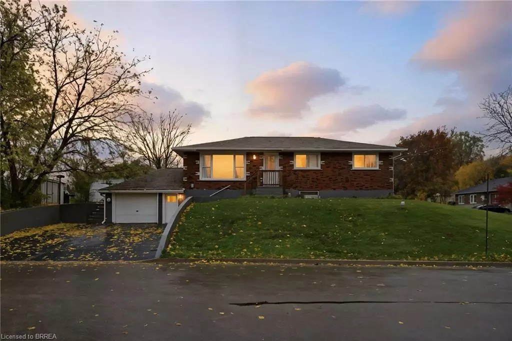 Simcoe, ON N3Y 1H5,31 Oakwood Avenue
