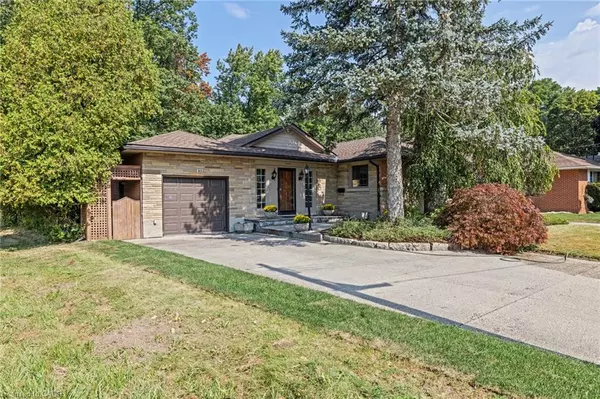 40 Bertram Drive, Dundas, ON L9H 4T3
