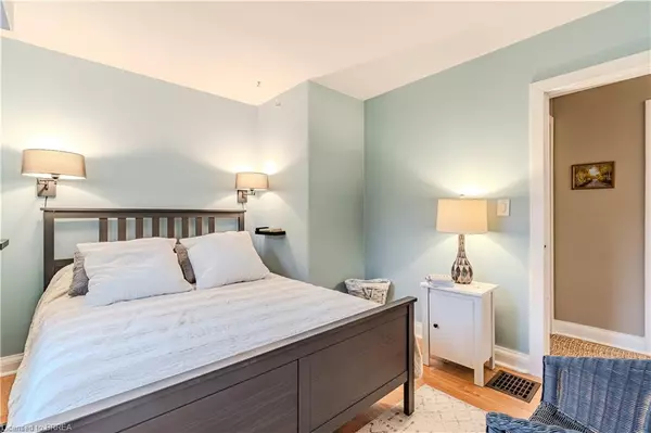 Waterdown, ON L0R 2H0,49 Kelly Street