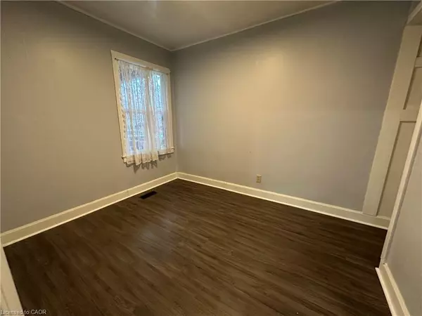 Hamilton, ON L8H 3N4,21 Stapleton Avenue