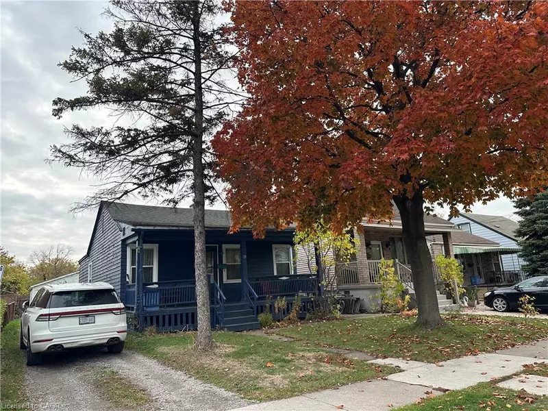 21 Stapleton Avenue, Hamilton, ON L8H 3N4