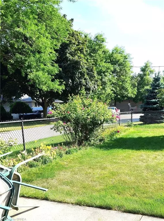 Brantford, ON N3R 2R1,8 Waddington Street