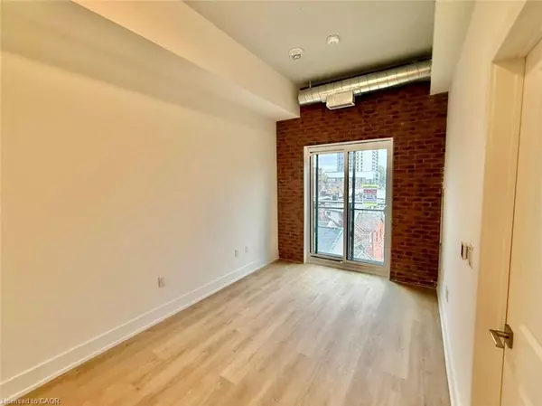 Hamilton, ON L8P 1A5,206 King Street W #405